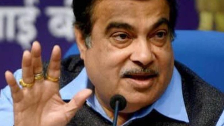 Gadkari shares stage with Digvijaya Singh, praises him