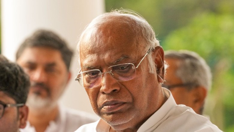 Kharge reaches out to Mamata after TMC decides to go alone