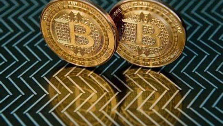 Bitcoin Holds Steady, Ethereum Nears AED 3,000 Mark