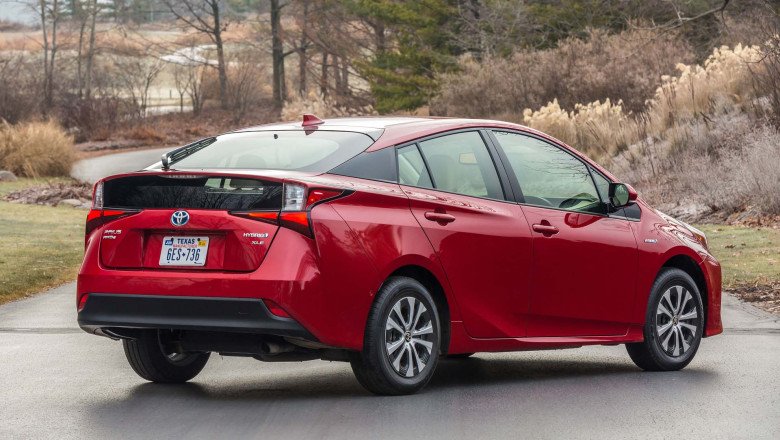 Toyota Head Cautions on Electric Cars, Emphasizes Hybrids