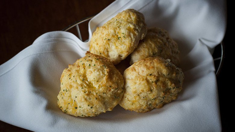 Red Lobster’s Beloved Cheddar Biscuits Aren’t Coming Off Store Shelves, Despite Bankruptcy Filing