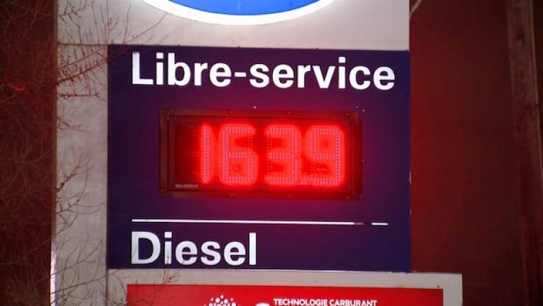 Last carbon tax rebate arrives Tuesday, but Finance Canada won’t say how much it costs