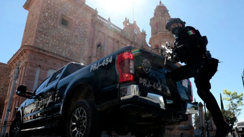 Politician shot and killed while dining at restaurant in Mexico