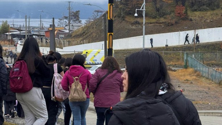 7.4 magnitude earthquake strikes off coast of Chile and Argentina, tsunami warning issued