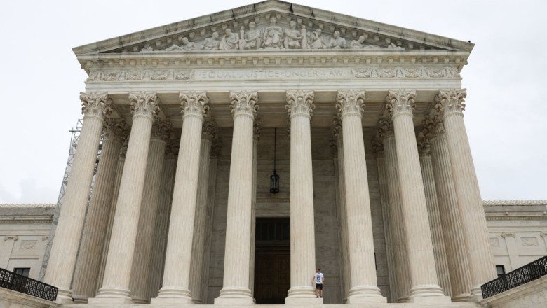 Supreme Court Extends Block on Trump’s Use of Wartime Law For Deportations