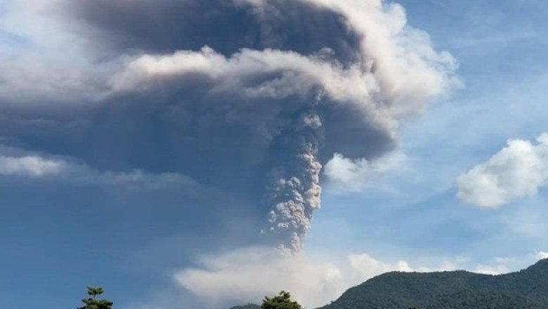 Indonesian volcano Mount Lewotobi Laki-Laki erupts with huge ash cloud, prompting aviation alert