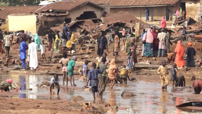 Floods submerge town in Nigeria, killing over 100 people: “The number keeps rising”
