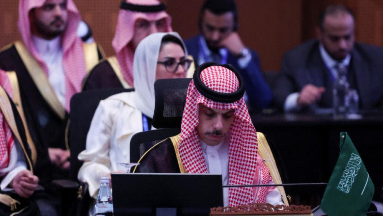 Arab ministers condemn Israel's decision to block them from meeting Abbas in occupied West Bank