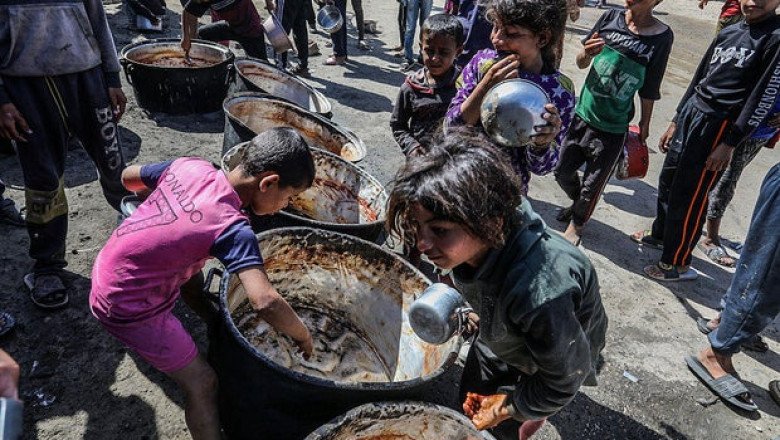 U.N. food trucks blocked, offloaded by hungry Palestinians in Gaza as Hamas considers U.S.-led ceasefire agreement