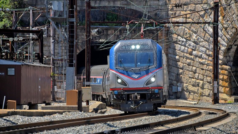 Passengers stranded with no AC on Amtrak train amid heat wave as company apologizes