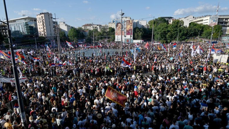 Tens of thousands rally in Serbia's capital to demand snap elections