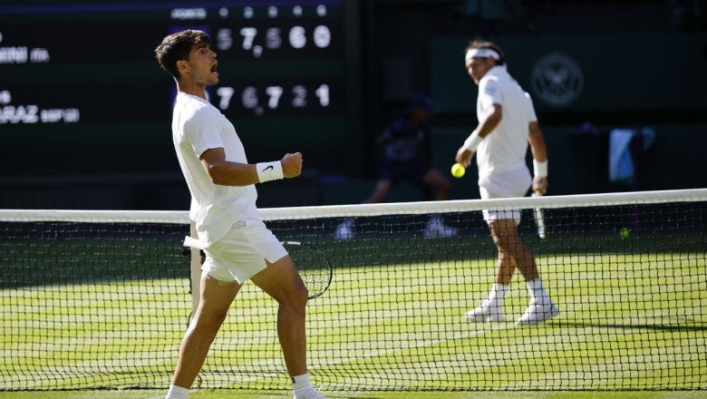 Carlos Alcaraz outlasts Fabio Fognini in five sets at Wimbledon
