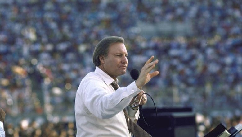 Jimmy Swaggart, popular televangelist who apologized for sex scandal, dies at age 90