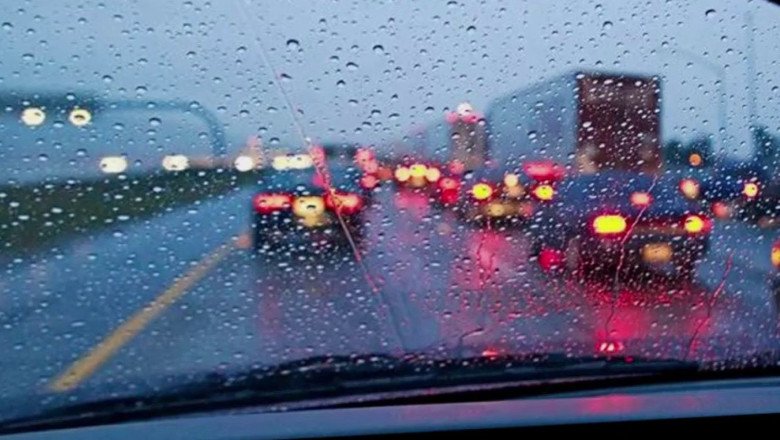 Yes, you CAN legally use your hazard lights while driving in Florida? Here’s when and where