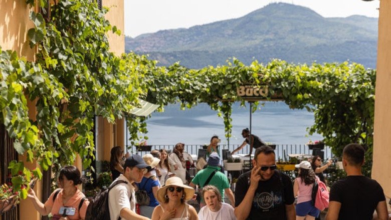 Pope Leo XIV revives centuries-old vacation tradition, bringing hope of a tourist boom to Castel Gandolfo