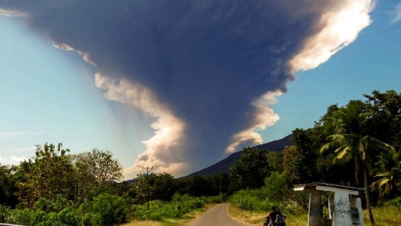 Indonesia’s Mount Lewotobi Laki Laki volcano erupts, sending searing-hot ash 11 miles high and causing flight cancellations
