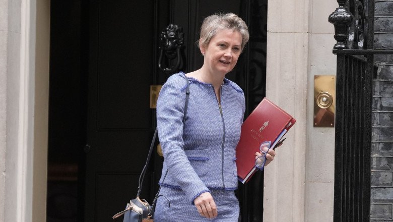 UK has ‘not fixed numbers yet’ on how many migrants to be returned to France under deal, Home Sec reveals | Politics News