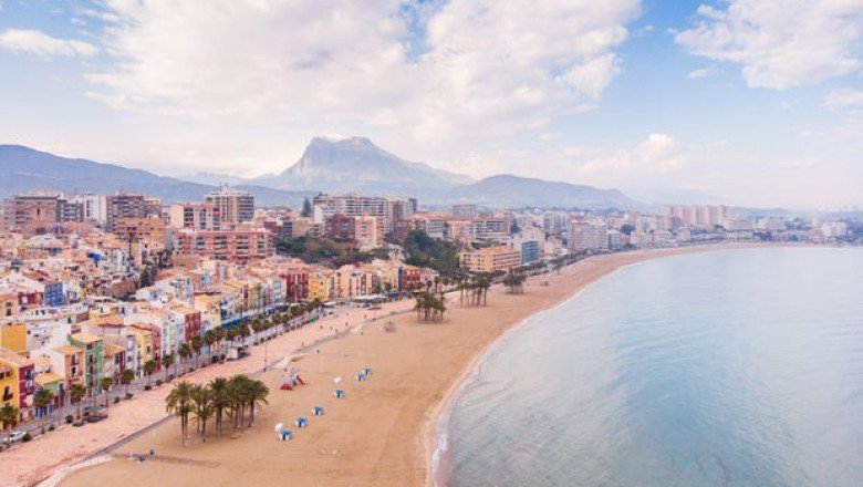 Ex-Ukrainian official reportedly found dead in pool at Spain resort where Russian military defector was killed
