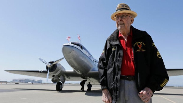 “Papa Jake,” D-Day veteran and beloved TikTok star, dies at 102