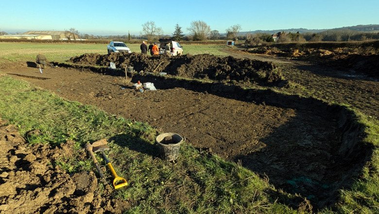 Roman cavalry swords reveal ancient settlement in Gloucestershire