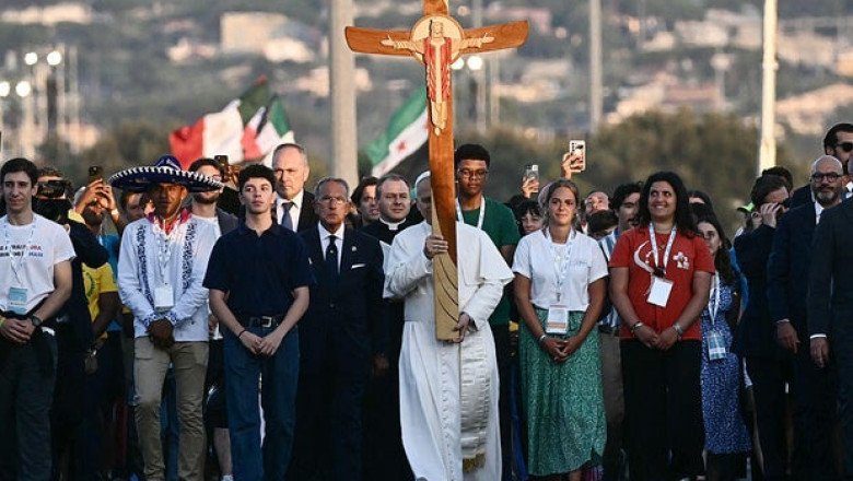 Pope Leo XIV thrills hundreds of thousands of young Catholics at Holy Year youth festival