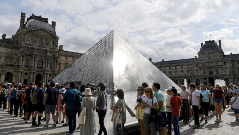 How to avoid Paris pickpockets with safety tips from travelers and embassy