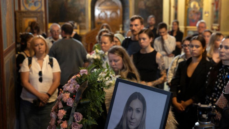 Hundreds honour Ukrainian journalist who died in Russian captivity
