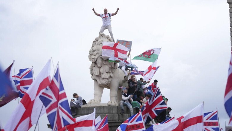 110,000 people attend massive anti-immigration march in London, police say