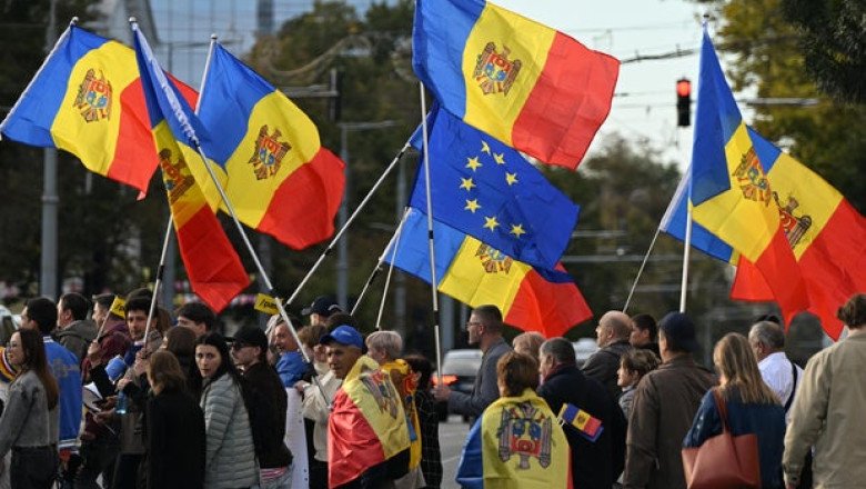 Moldova’s pro-EU party wins clear parliamentary majority, defeating pro-Russian groups