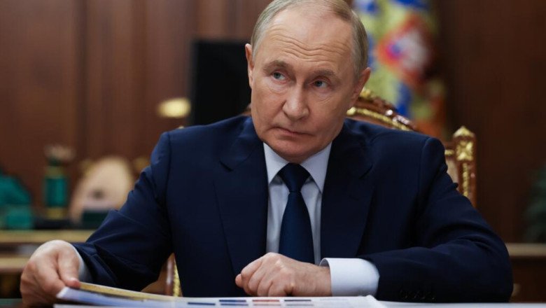 Russian forces seized nearly 5,000 square km of Ukrainian land in 2025, says Putin